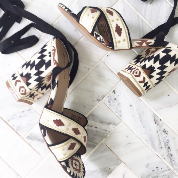 Boho Wedge Sandals with tie up lace NEW! - Picture 2 of 4